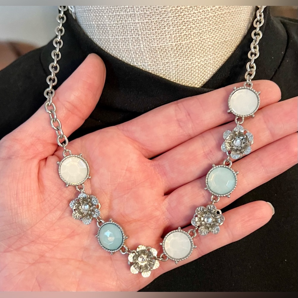 Vintage Opalescent White & Mint Green/Blue Gemstones w/Metal Flower Necklace - Picture 1 of 7